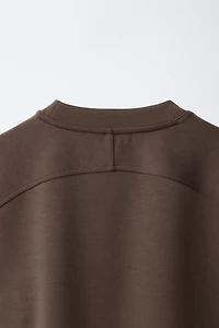 T-SHIRT À LISERÉS EN CONTRASTE AVEC MODAL