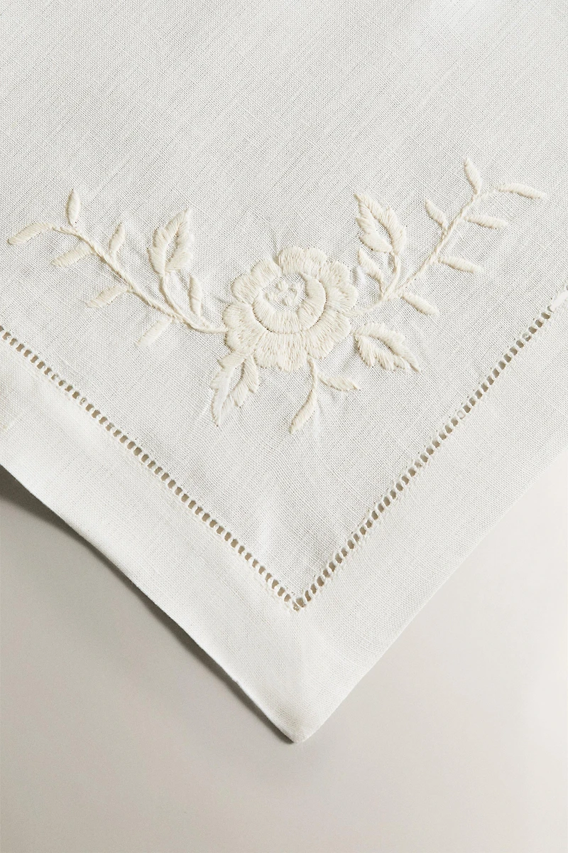 SET OF LINEN NAPKINS WITH FLORAL EMBROIDERY AND HEMSTITCHING (SET OF 2)