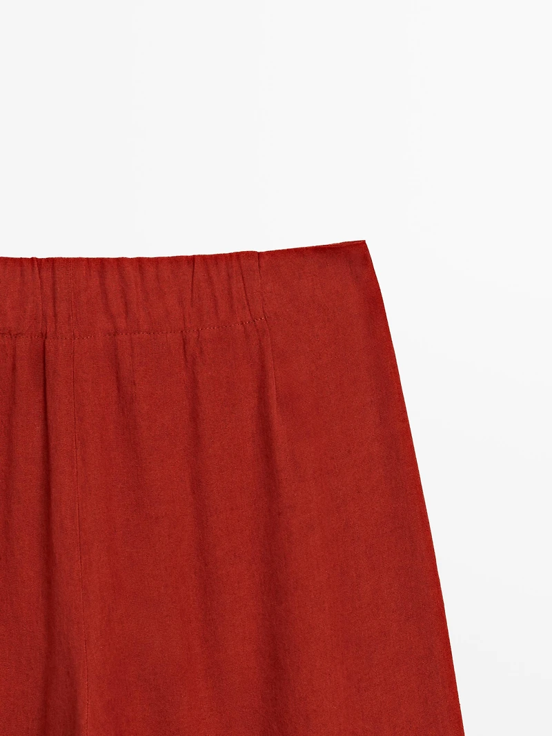 Straight-leg trousers with double dart detail