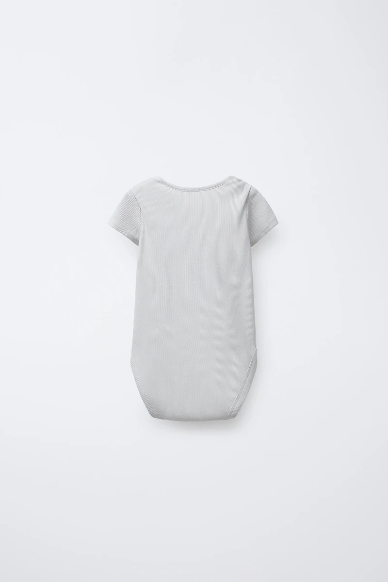 THREE-PACK OF SHORT SLEEVE BODYSUITS WITH TWIGS