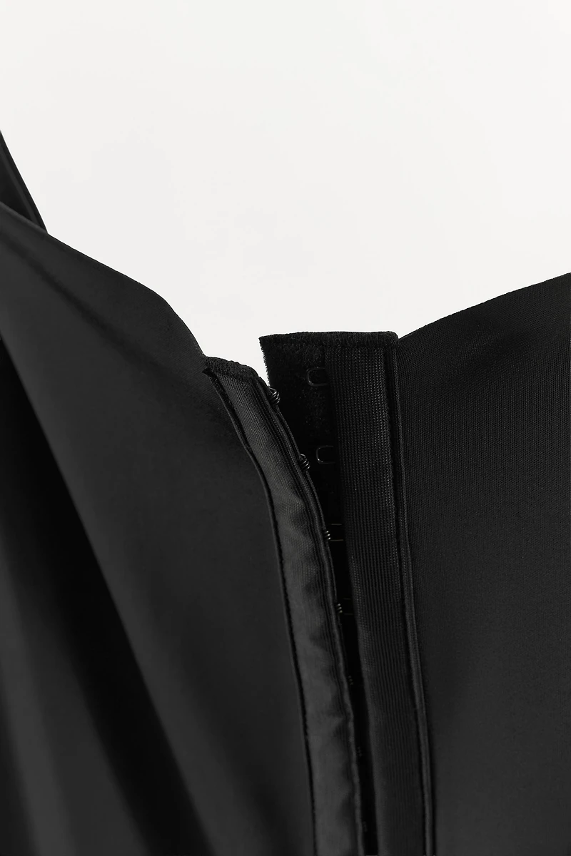 SHORT DRESS WITH POLYAMIDE HOOKS