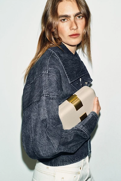 METAL DETAIL CLUTCH