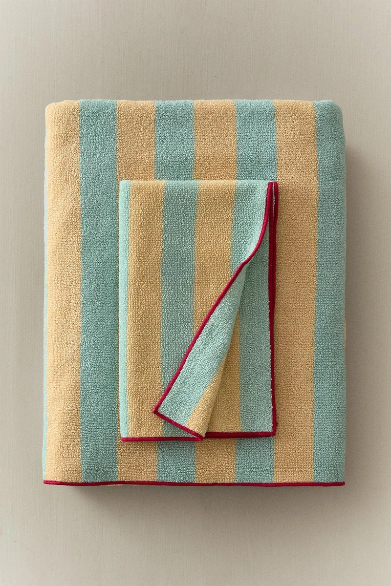 SERVIETTE DE BAIN RAYURES ET SURPIQÛRE