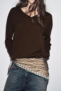 100% WOOL KNIT V-NECK SWEATER