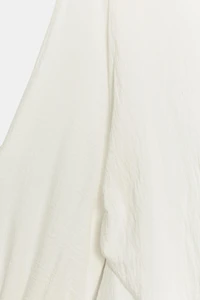BLOUSE À OUVERTURES SUR LES MANCHES