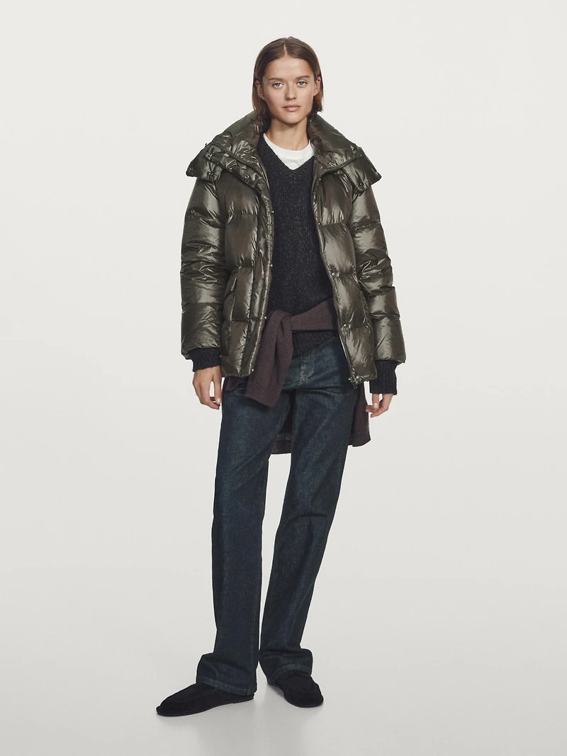 Short water-repellent shiny down jacket