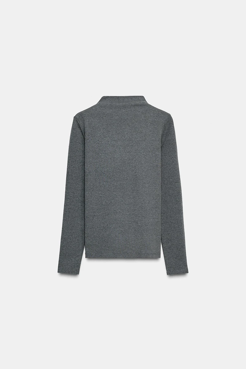 MOCK NECK BROOCH T-SHIRT