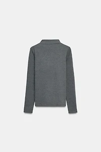 MOCK NECK BROOCH T-SHIRT