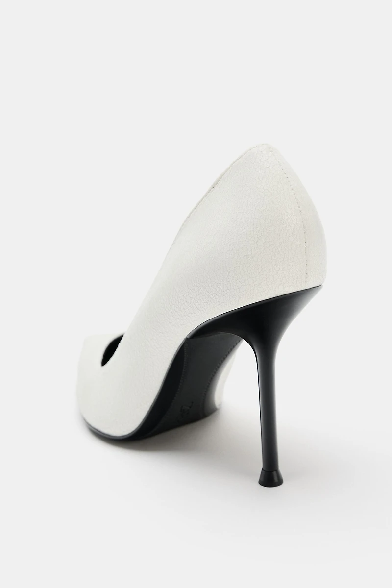 CRACKED EFFECT HEELS