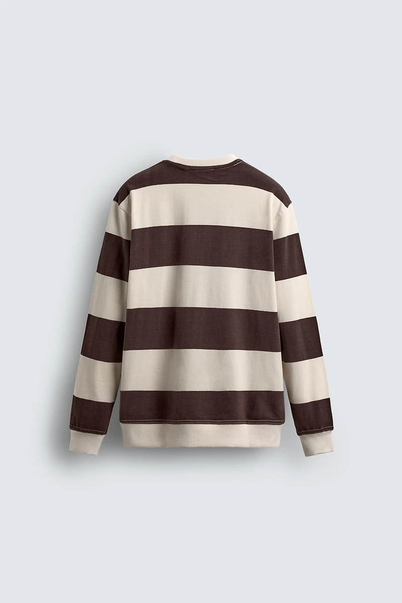 CONTRAST STRIPE SWEATSHIRT
