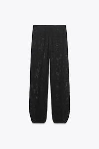 PANTALON EN MAILLE TEXTURÉE À FLEURS