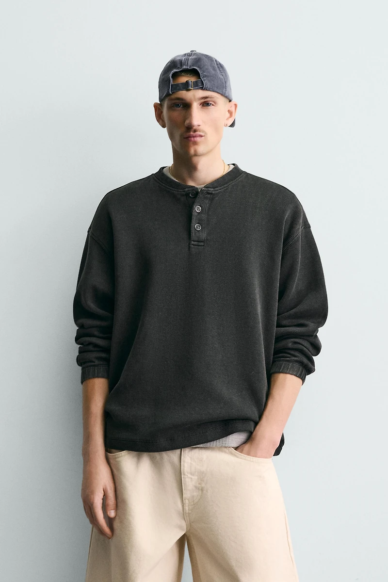 STRUCTURED HENLEY SWEATSHIRT