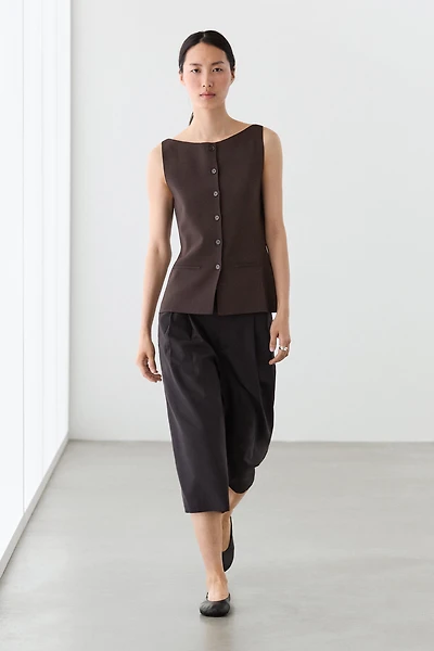 Knit vest with pocket details