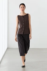 Knit vest with pocket details
