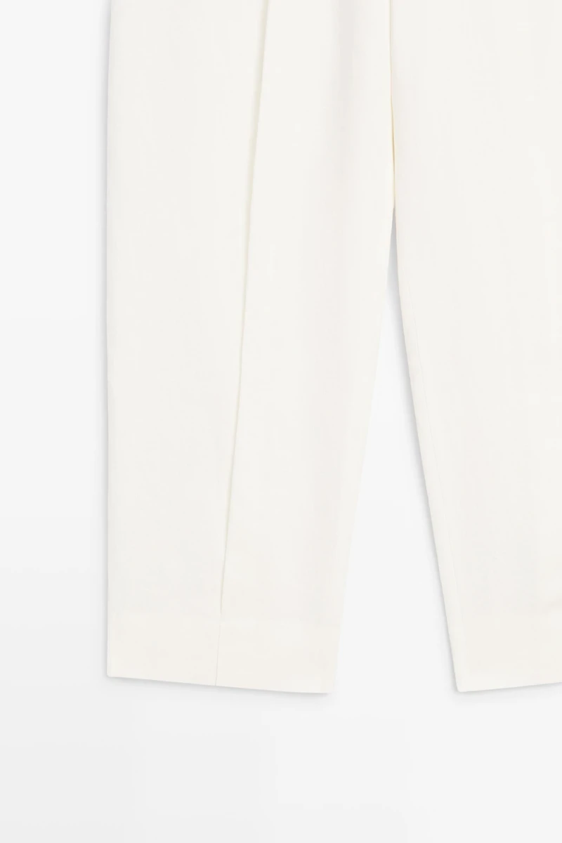 Linen trousers with darts