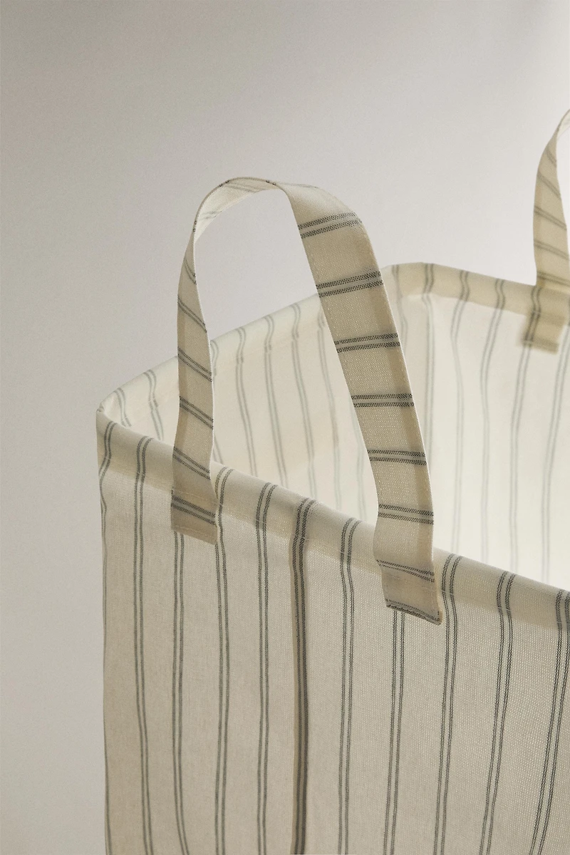 STRIPED LAUNDRY HAMPER