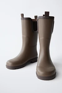 HIGH RAIN BOOTS