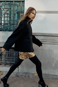 MANTEAU COURT EN LAINE À COL MONTANT