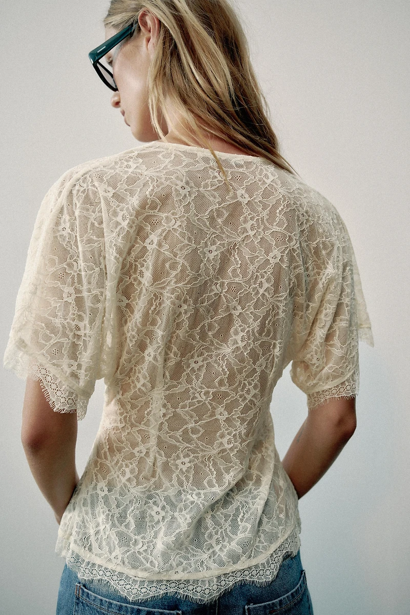LACE BUTTON TOP