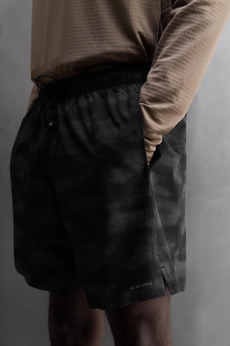 SHORT DE RUNNING PERFORÉ