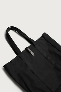 FABRIC SHOPPER WITH LEATHER CLOSURE