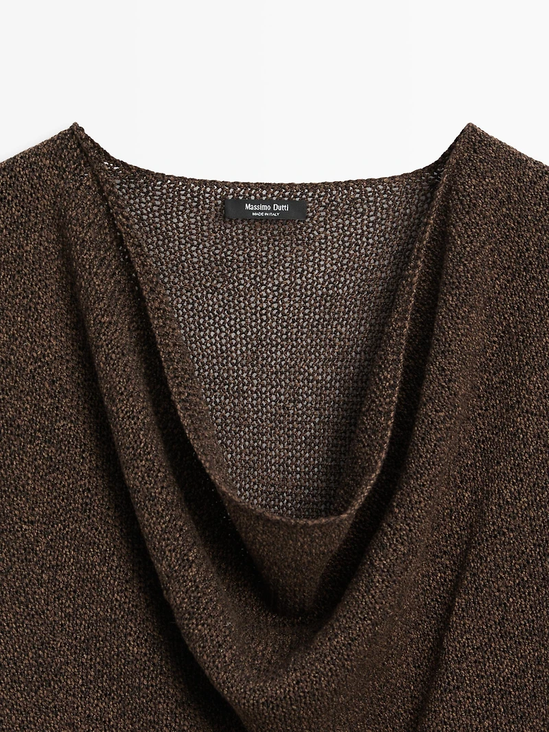 Top asymétrique à col drapé