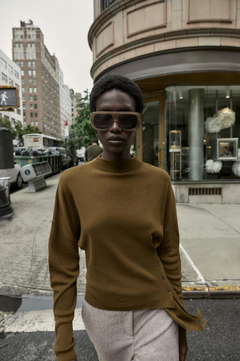 ASYMMETRIC KNIT SWEATER