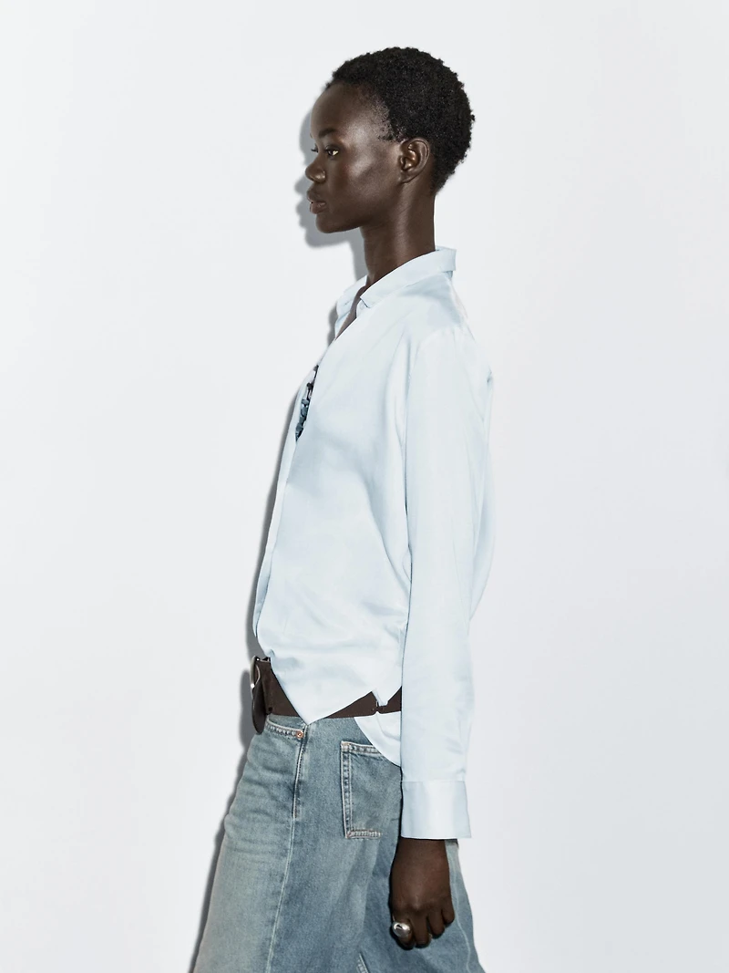 Flowing shirt with collar