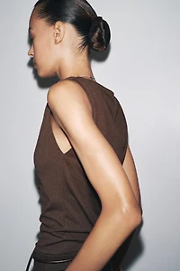 TOP EN MAILLE COUPÉ