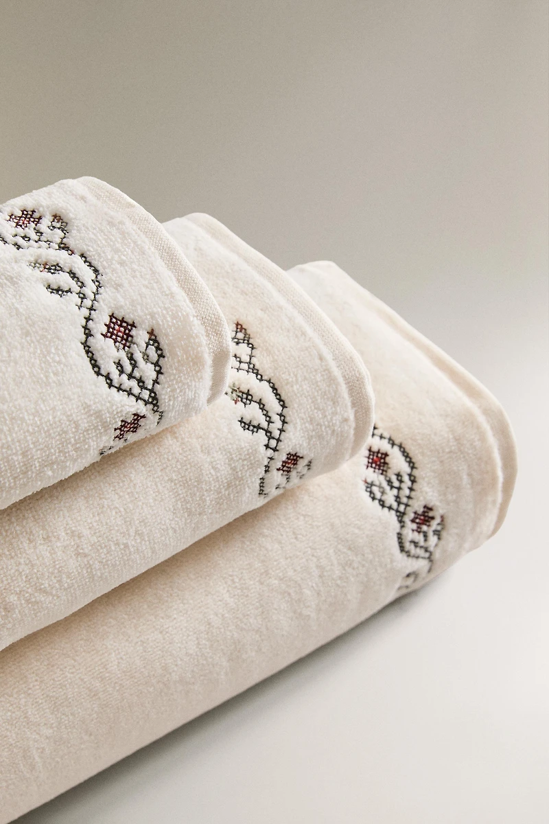 EMBROIDERED CROSS STITCH BATH TOWEL