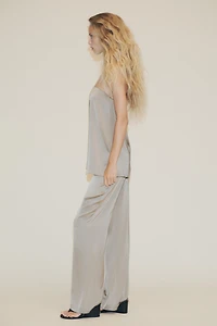 STRAPLESS SATIN EFFECT TOP