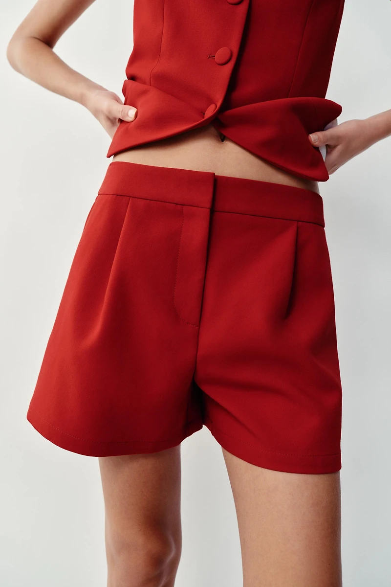PLEATED SHORTS
