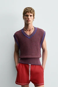 CONTRAST KNIT VEST