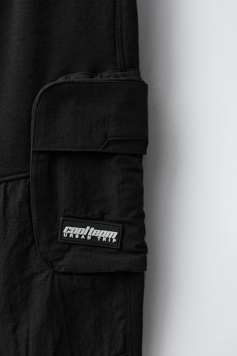 JOGGER PANTS WITH CARGO POCKETS