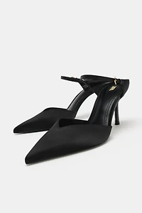 CHAUSSURES À TALONS AVEC DÉTAIL DE BOUCLE