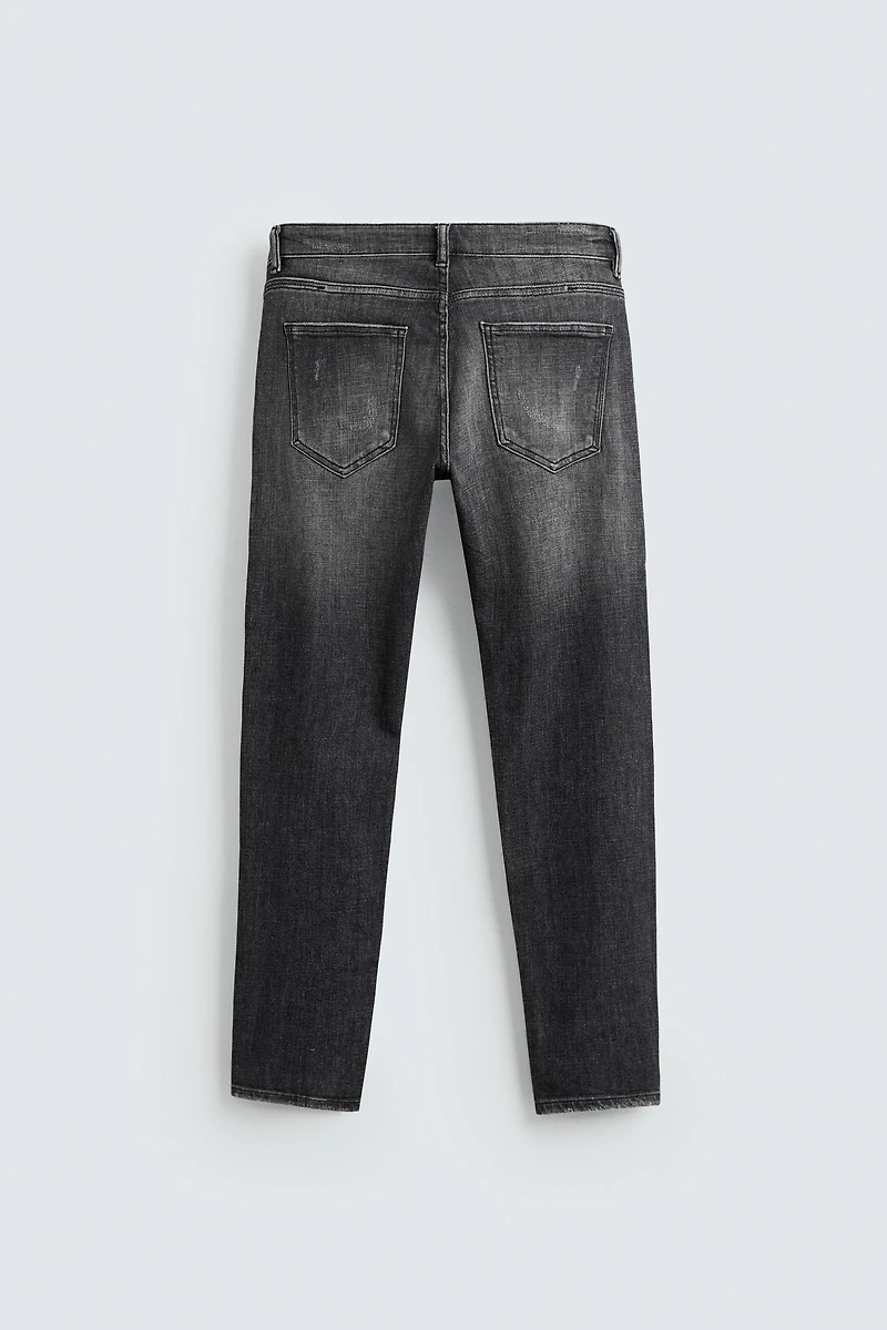 RIPPED SKINNY FIT JEANS