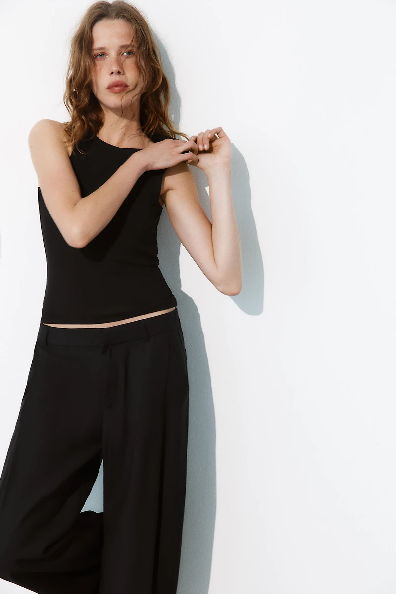 FLOWY PLEATED PANTS