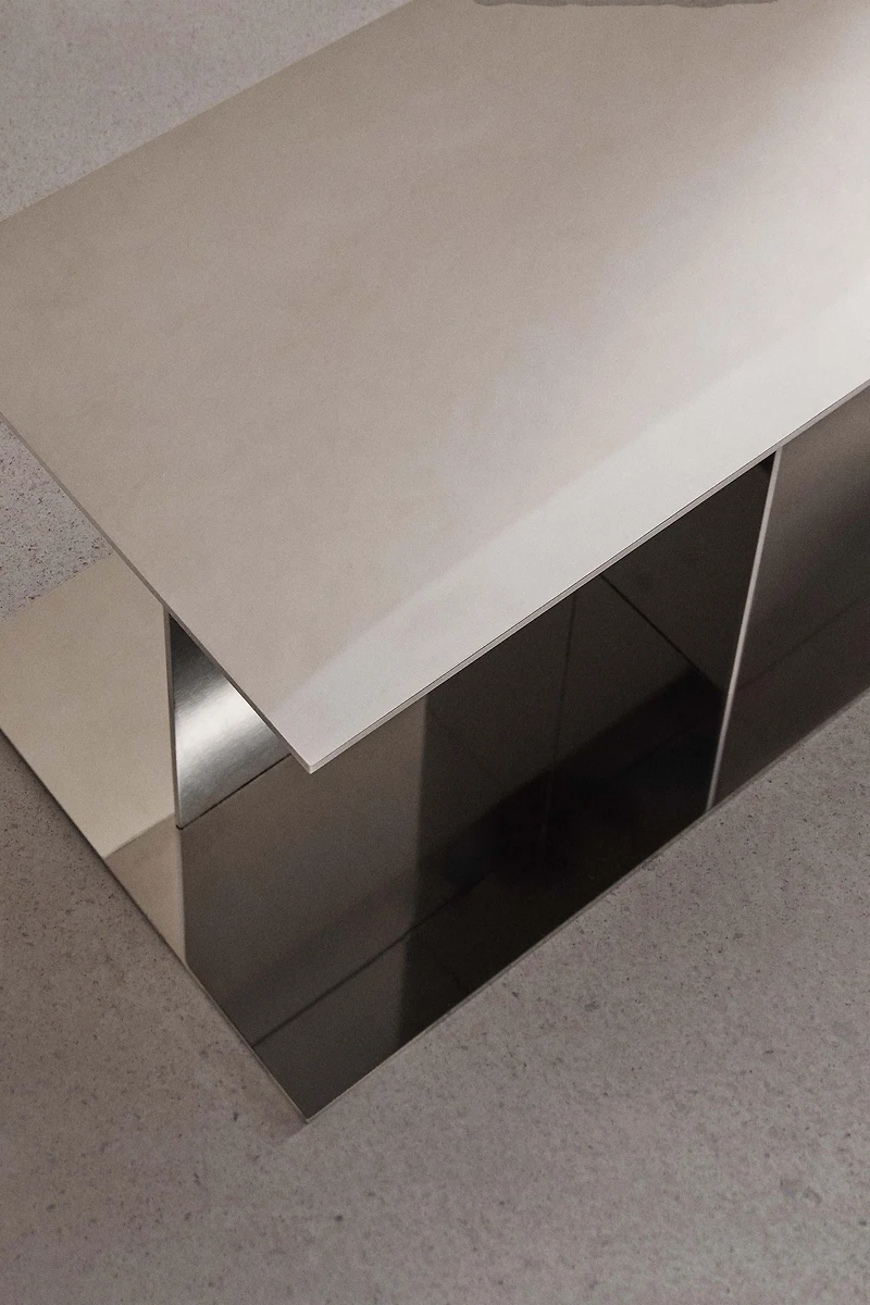 COFFEE TABLE 02