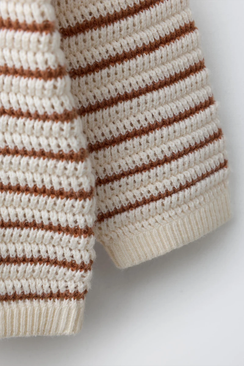PULL EN MAILLE AVEC PIÈCE LION