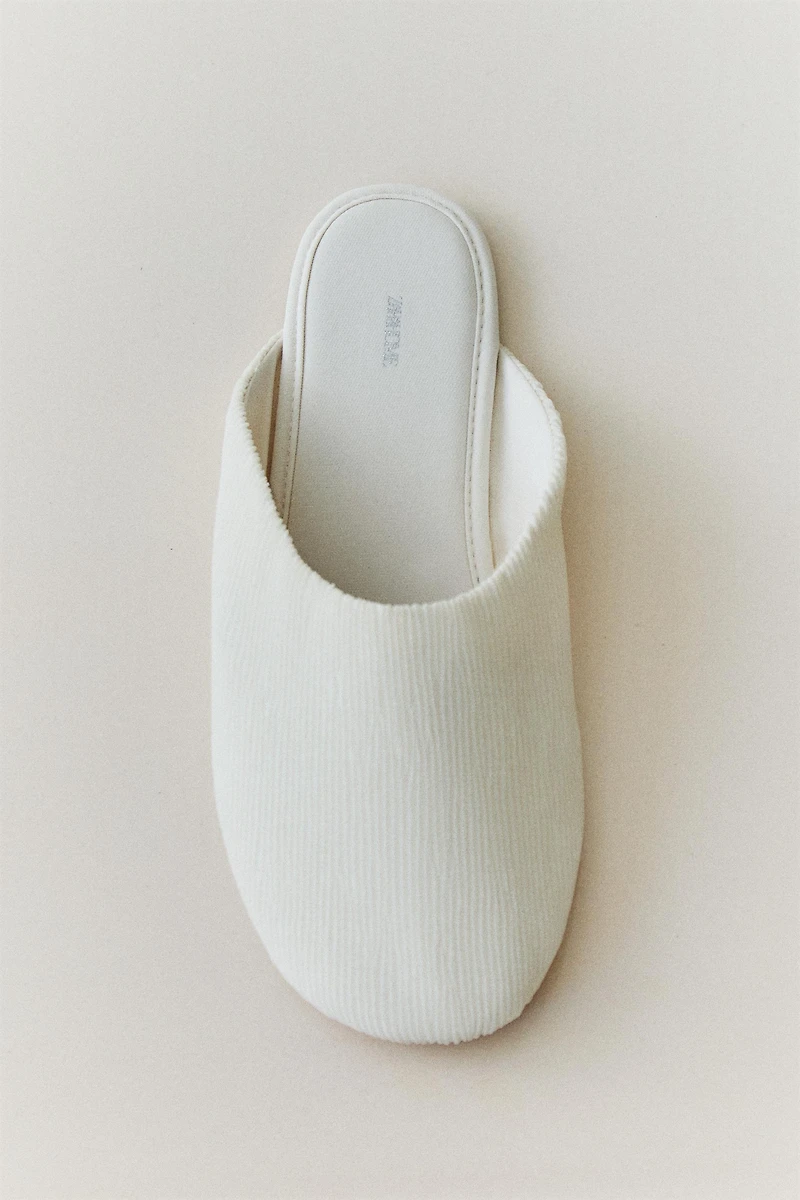 PLEATED MULES