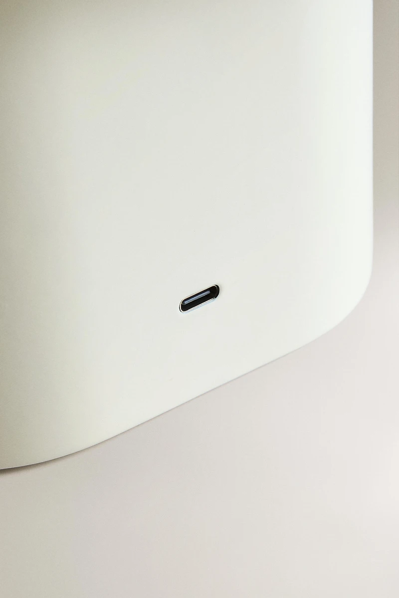 CORDLESS IRON TABLE LAMP