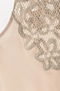 ROBE ASYMÉTRIQUE AU CROCHET LIMITED EDITION
