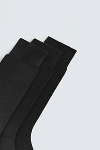THREE-PACK OF RIBBED SOCKS
