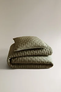 QUILTED QUILT WITH DOTS