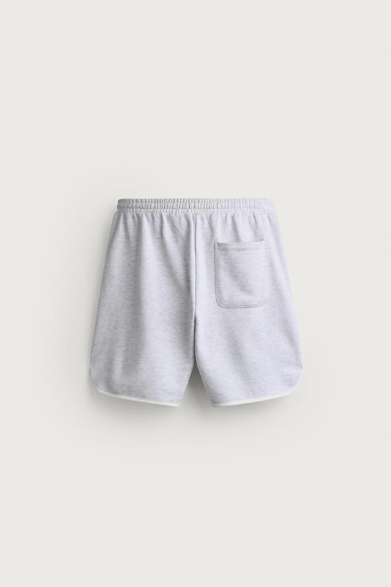 SHORT DE SURVÊTEMENT BRODÉ À PIÈCES
