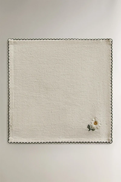 SET OF FLORAL EMBROIDERED NAPKINS (PACK OF 4)