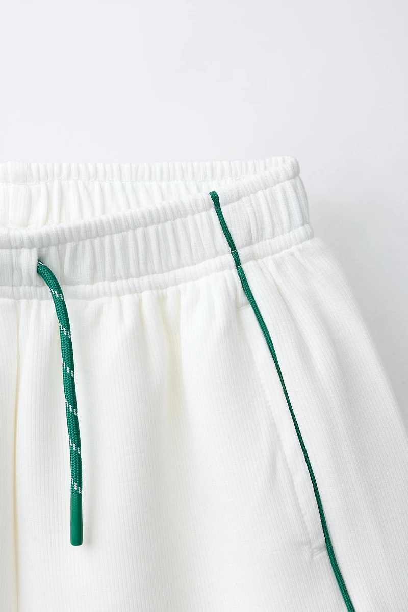 RIBBED SHORTS WITH CONTRAST PIPING