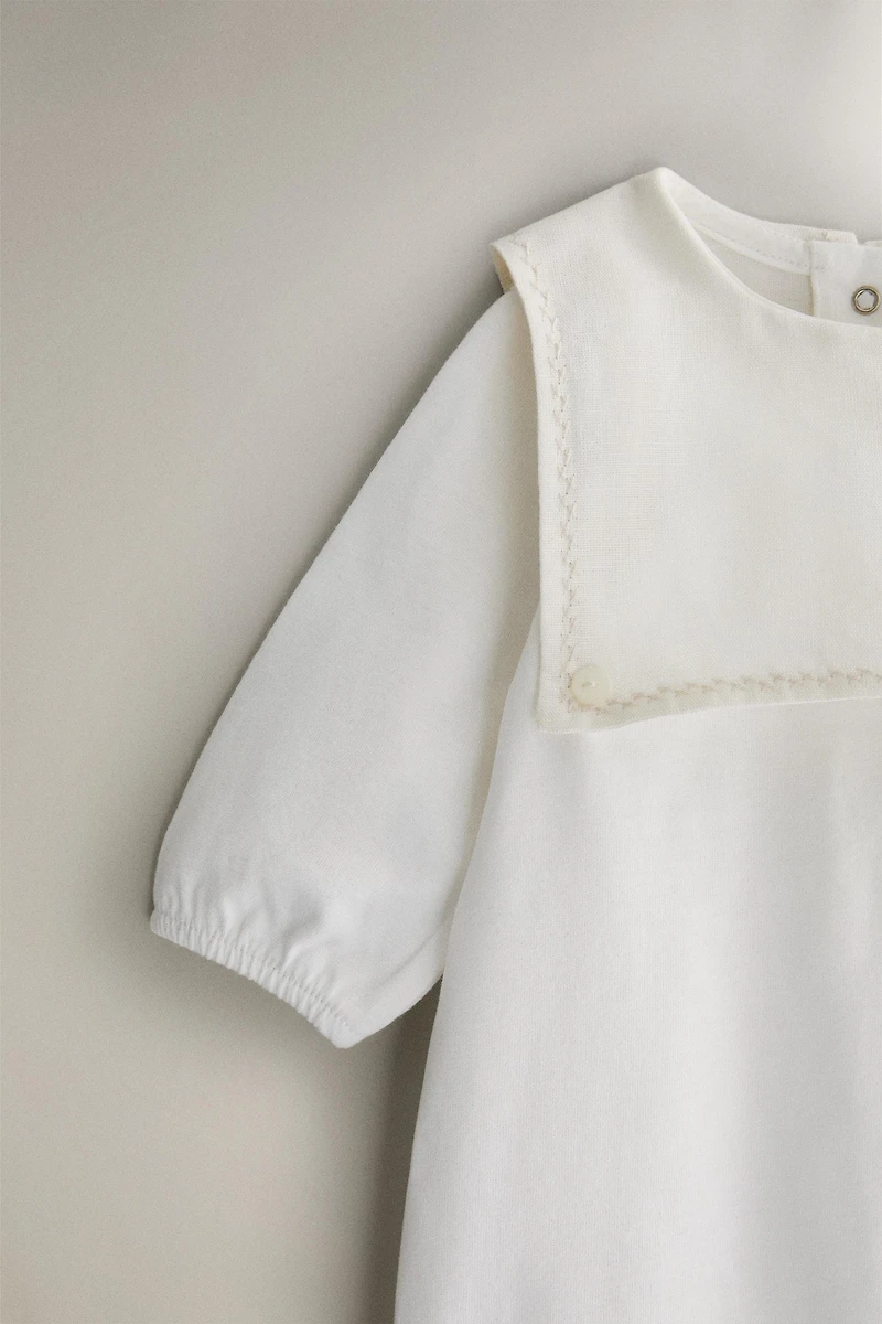 CHILDREN'S FOOTED ROMPER WITH BIB COLLAR