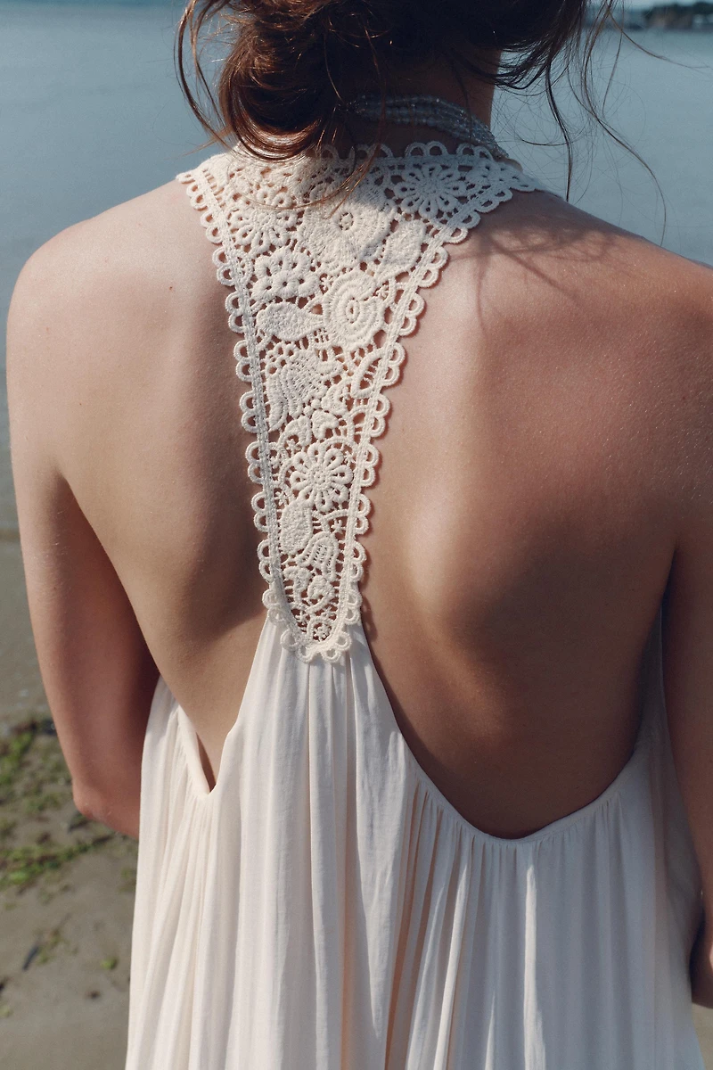 FLOWY DRESS WITH COMBINED BACK
