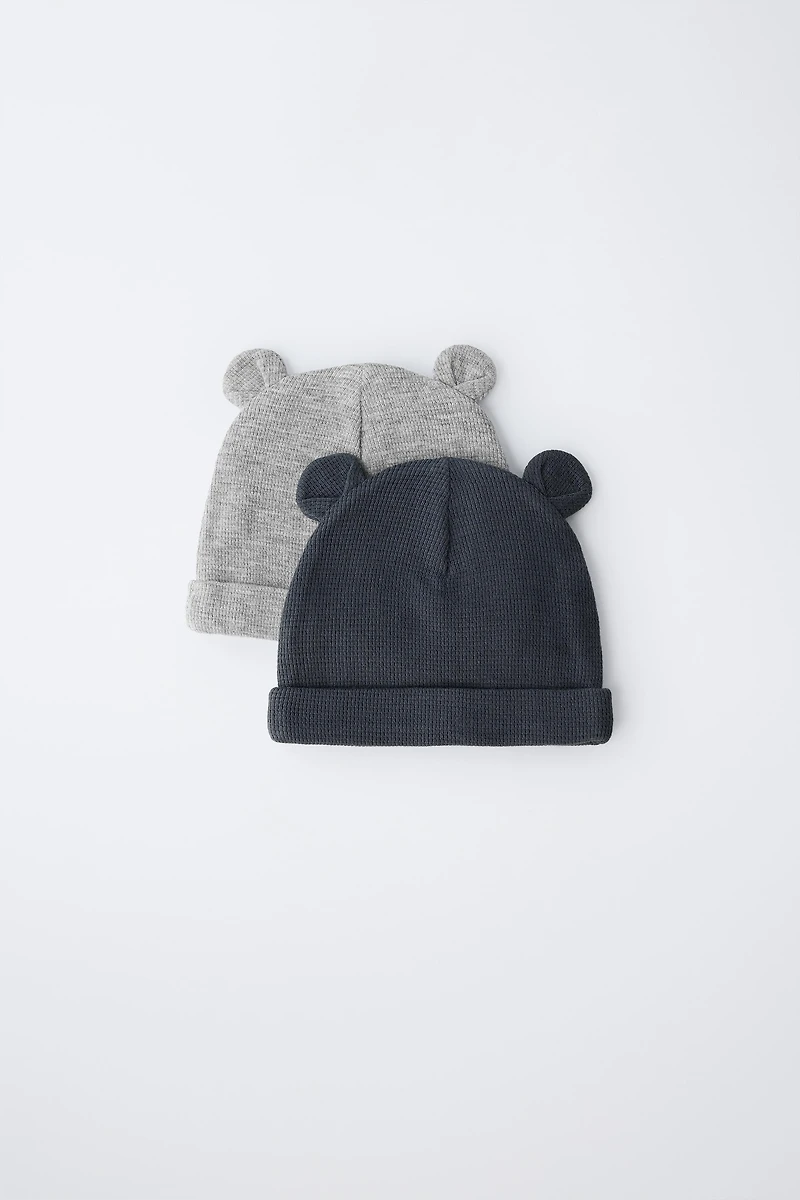 LOT DE DEUX BONNETS GAUFRÉS OREILLES